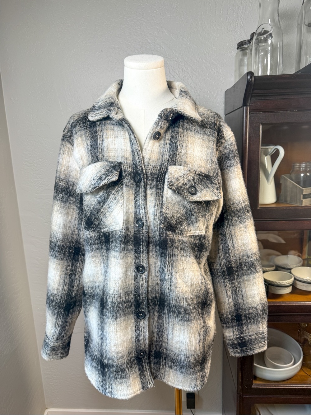Thread & Supply Grey Plaid Cozy Shacket Jacket Button Front Size M